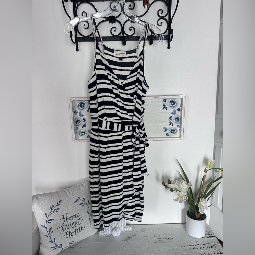 🎯 Black and White Asymmetrical Faux Wrap Dress adjustable straps and tie
